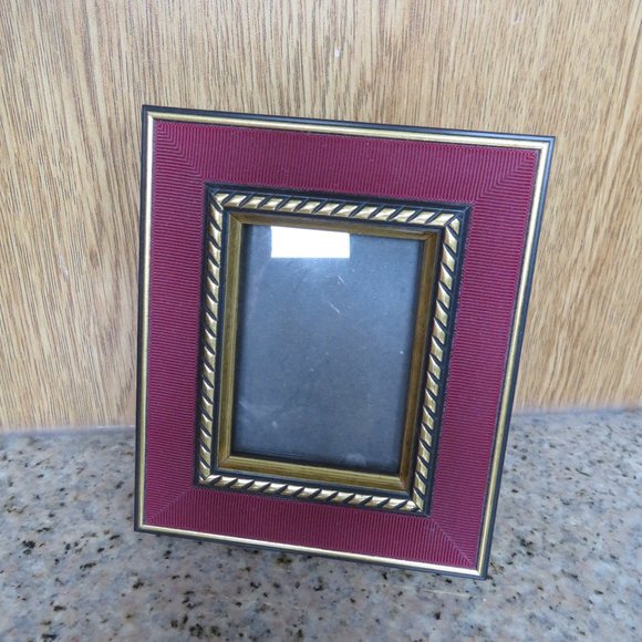 Vintage Small Photo FRAME 5 x 4.25" Photo Area 3" Standing (K125) - Picture 1 of 4